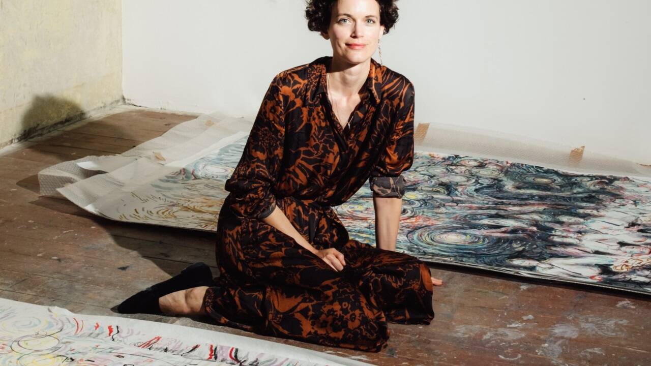 Ulrike Theusner zeigt im Kraftwerk eine vier Meter hohe Zeichnung.  Ulrike Theusner zeigt im Kraftwerk eine vier Meter hohe Zeichnung.