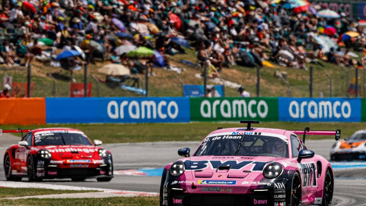 Robert de Haan (vorn) und Teamkollege Marvin Klein (links) standen zuletzt in Barcelona beide für BWT Lechner Racing auf dem Podium. 