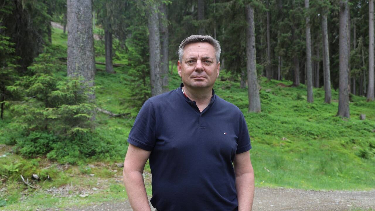 Bergbahnen-GF Kornel Grundner vor dem Hot-Shots-Trail. Er und sein Team wollen nun noch stärker an die Biker appellieren, an die Herausforderungen des Parks bewusst und umsichtig heranzugehen. 
