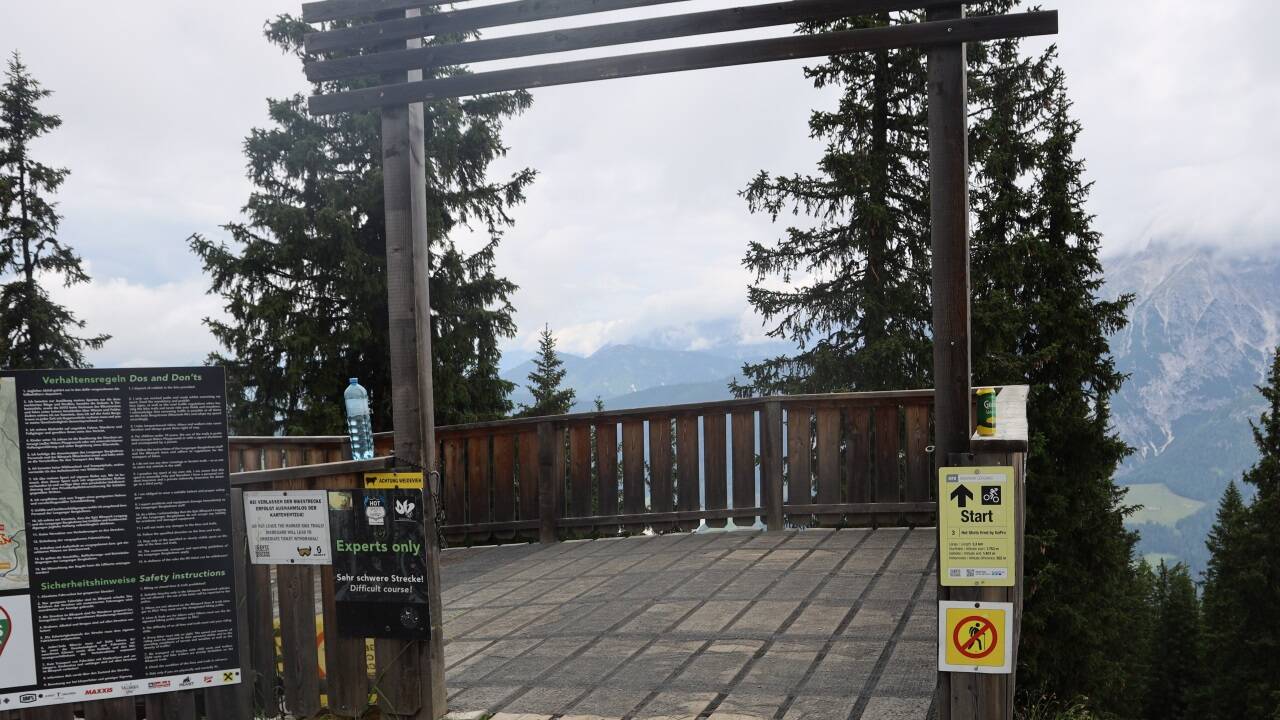 Der Eingang zum HotShots Trail. Dieser ist auch als Profi-Strecke gekennzeichnet. 