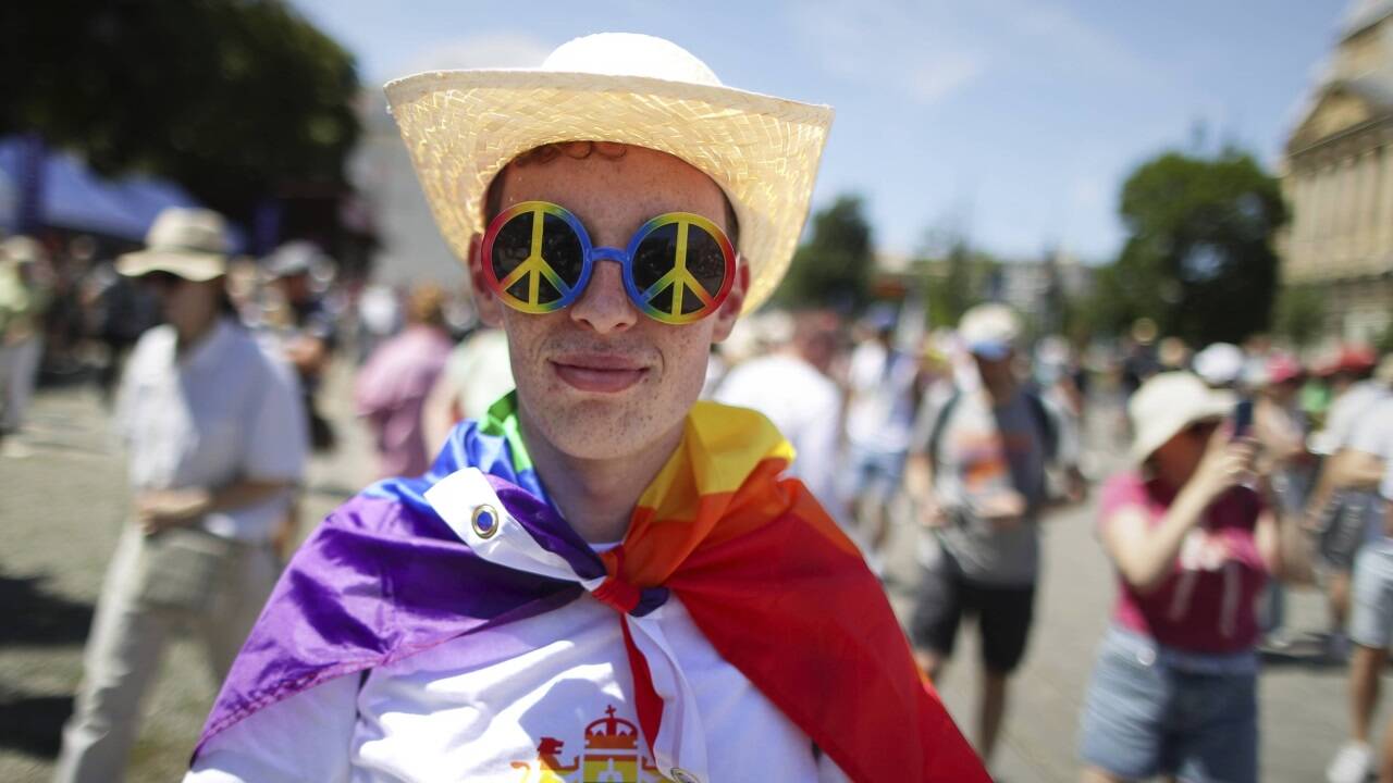 Trotz Verbots haben Hunderttausende Demonstrantinnen und Demonstranten am Samstagnachmittag am Budapester Pride-Marsch teilgenommen. 