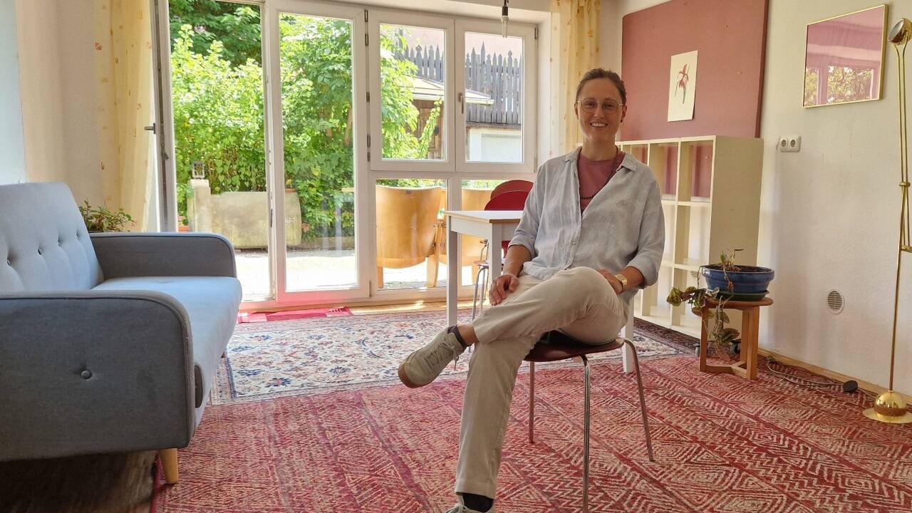 Im „Gartenzimmer“ ist’s gemütlich: Lisa Klauser hat es wie ein Wohnzimmer eingerichtet. 