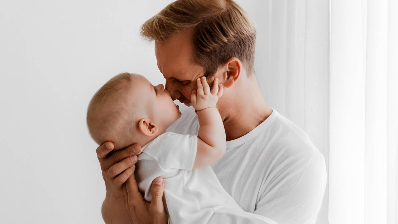 Viele Paare stehen vor dem Problem, dass sich ihr Kinderwunsch einfach nicht erfüllen will. Oftmals lässt sich das Problem medizinisch lösen. 