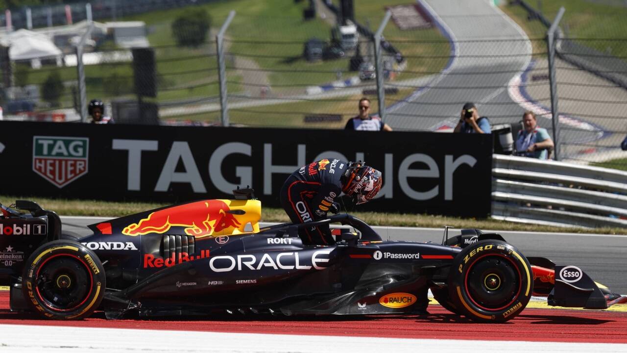 Für Formel-1-Weltmeister Max Verstappen war der Grand Prix von Österreich nach nur drei Kurven vorbei. Für Formel-1-Weltmeister Max Verstappen war der Grand Prix von Österreich nach nur drei Kurven vorbei.