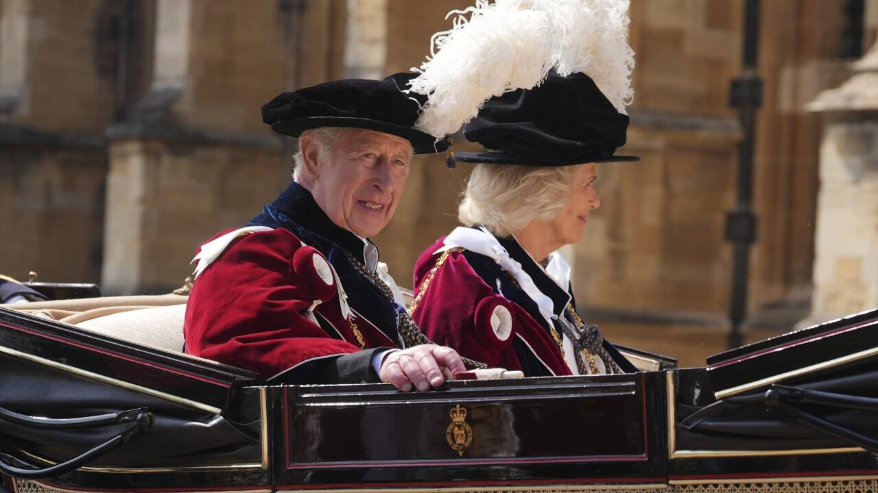 König Charles und seine Frau Camilla kosten die Briten viel Geld. König Charles und seine Frau Camilla kosten die Briten viel Geld.
