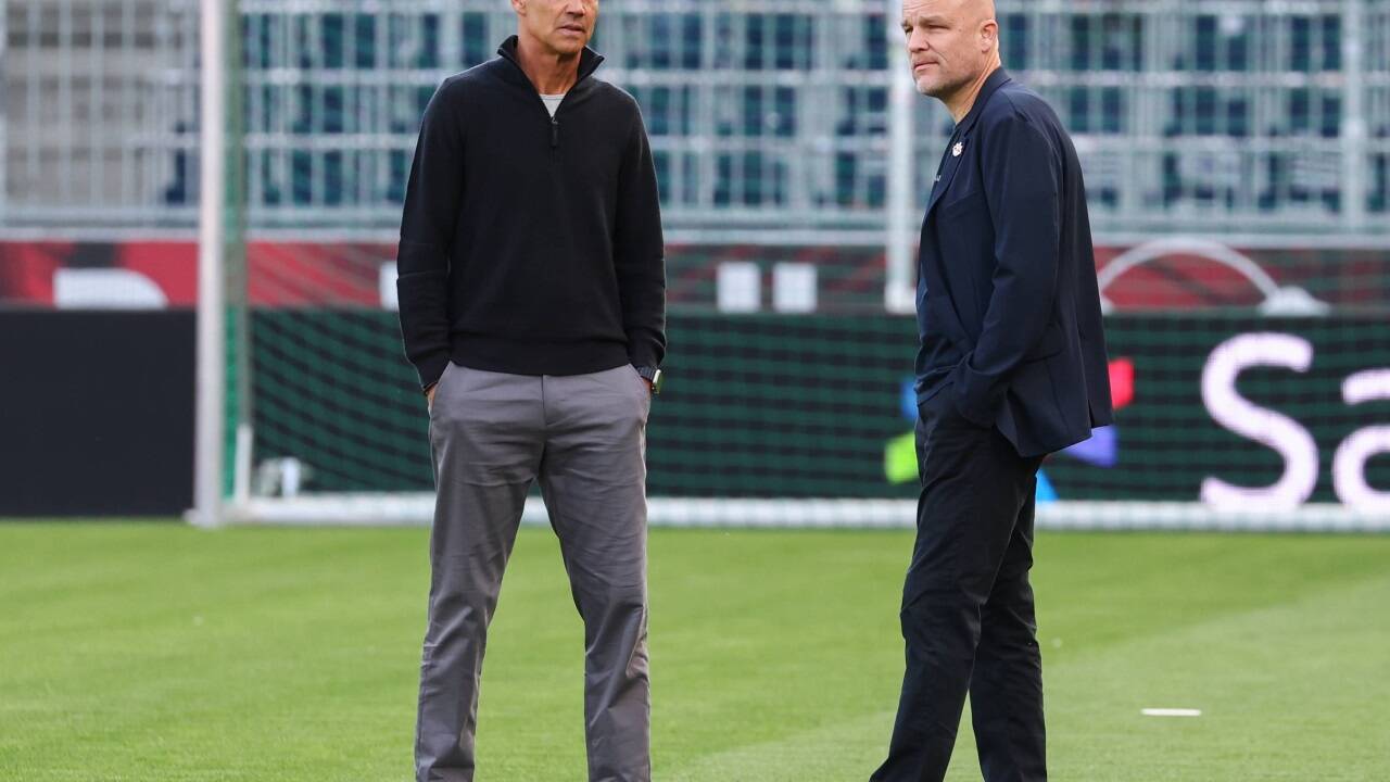 Sportboss Rouven Schröder (r.) und Trainer Thomas Letsch haben den Kader von Red Bull Salzburg ordentlich umgekrempelt. 