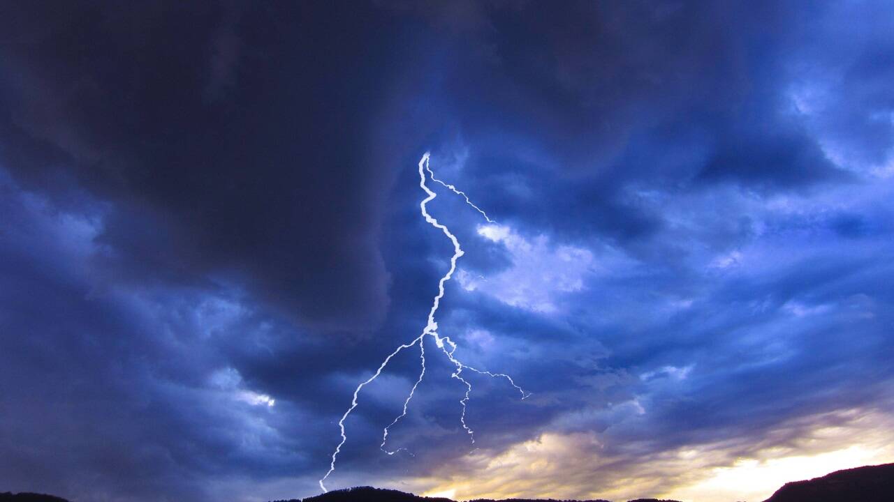 Am Abend werden in Salzburg Gewitter und Regenschauer mit Windspitzen an die 80 km/h erwartet.   Am Abend werden in Salzburg Gewitter und Regenschauer mit Windspitzen an die 80 km/h erwartet.