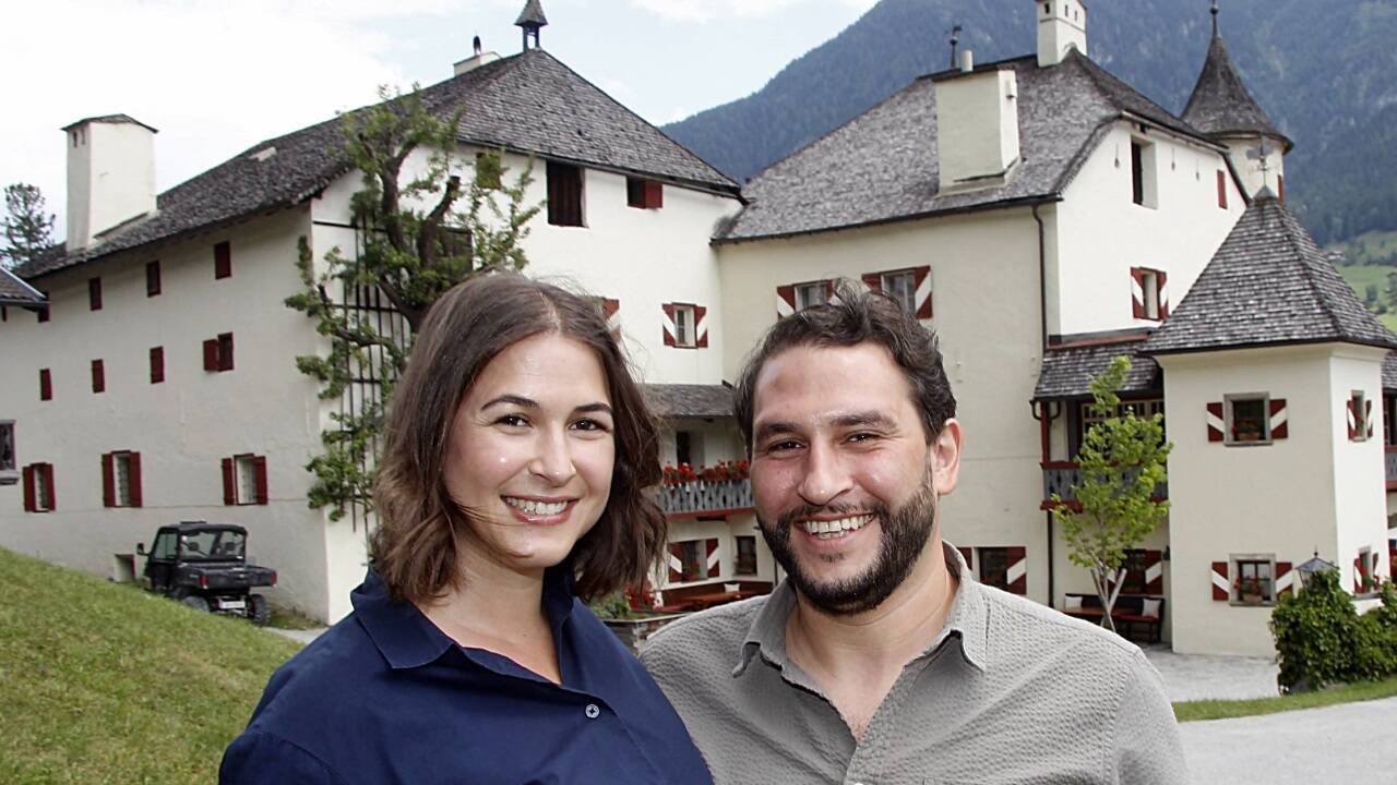 Das Brautpaar: Lena Wörther und Manuel Marktl feiern im Weitmoser Schlössl. Ohne Tauernschleuse hätten viele Gäste einen sehr weiten Umweg in Kauf nehmen müssen.  