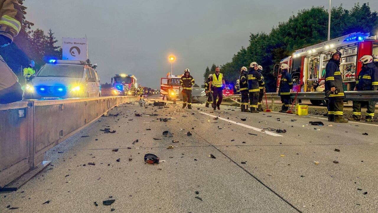 Bilder vom Einsatz auf der A1 bei Mondsee.  
