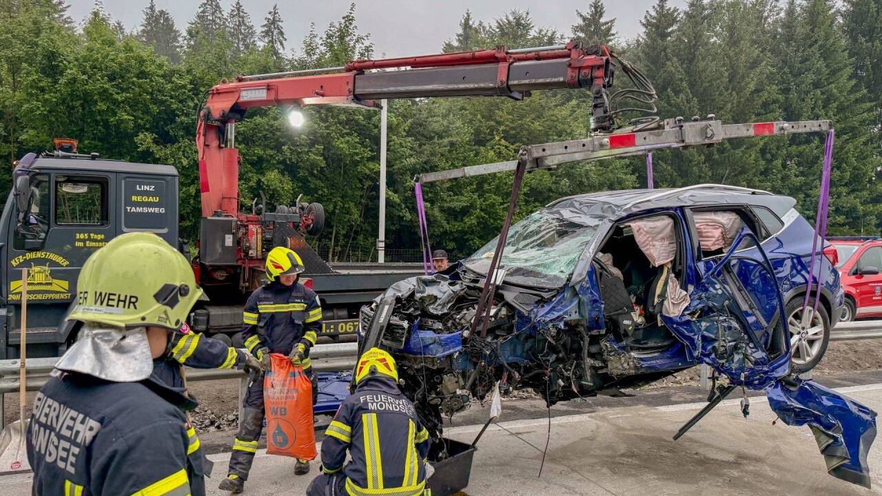 Bilder vom Einsatz auf der A1 bei Mondsee.  