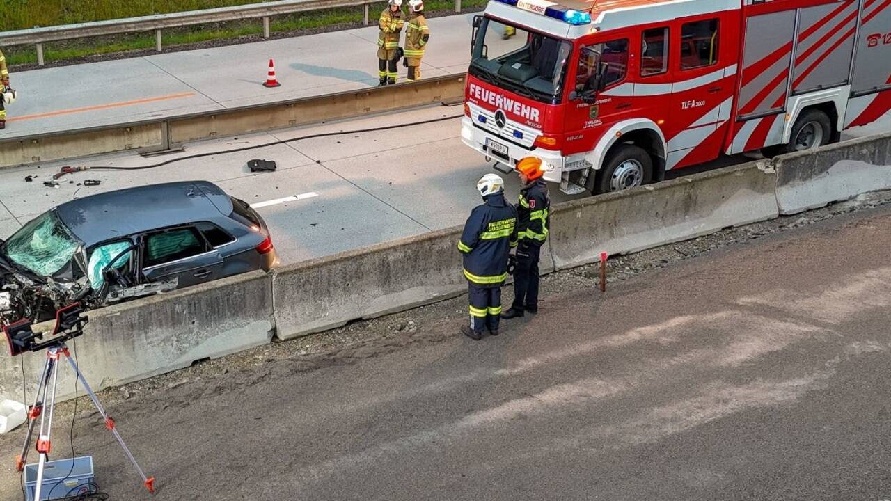 Bilder vom Einsatz auf der A1 bei Mondsee.  