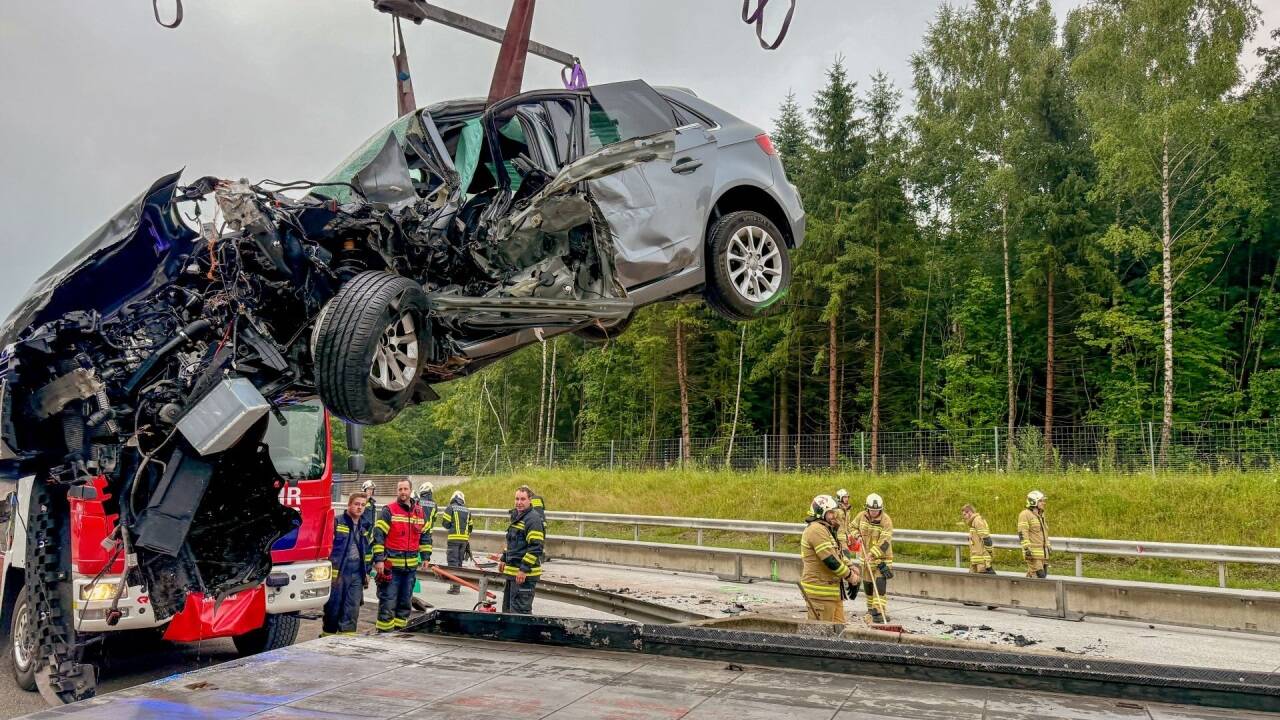 Bilder vom Einsatz auf der A1 bei Mondsee.  