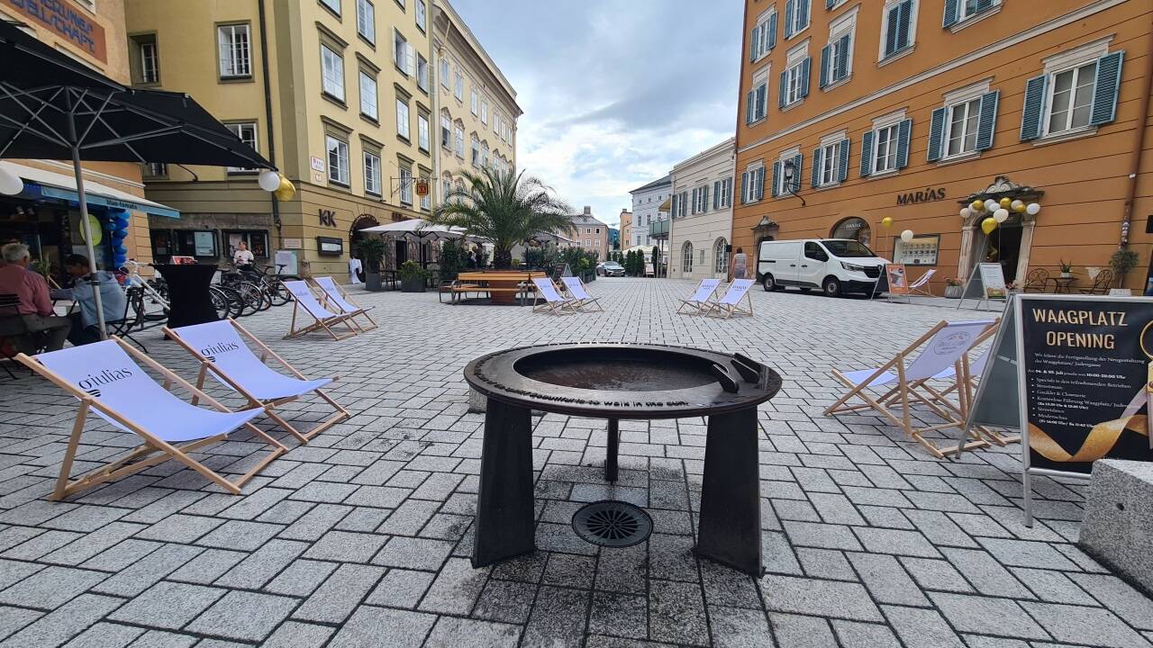 Auf dem Waagplatz lässt sich am Freitag und Samstag auch in Liegestühlen entspannen. Die Geschäftsleute und der Altstadtverband laden an beiden Tagen von 10 bis 20 Uhr zu einem Eröffnungsfest ein.  