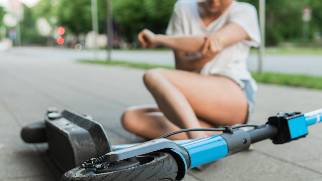 Mit E-Rollern verunfallen jedes Jahr Tausende Menschen in Österreich. 