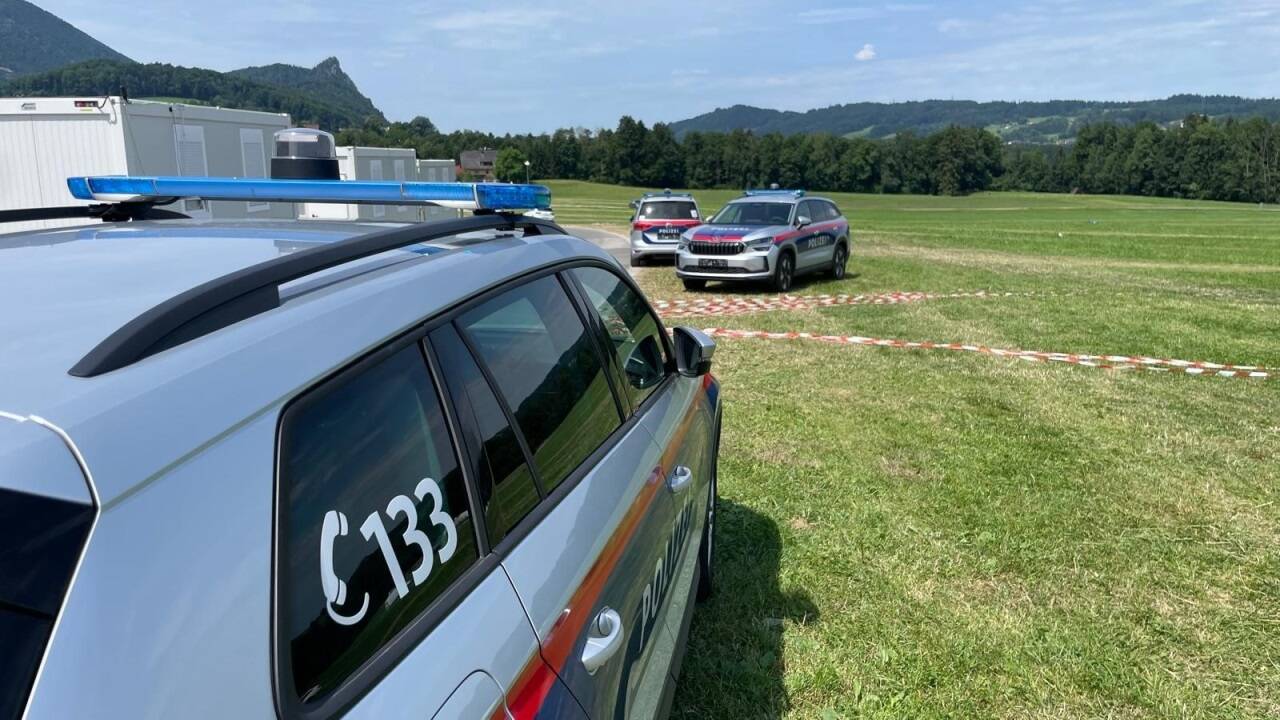 Die Ermittlungen der Polizei nach dem tödlichen Zwischenfall fanden auch am Sonntagvormittag auf dem Festivalgelände statt.  