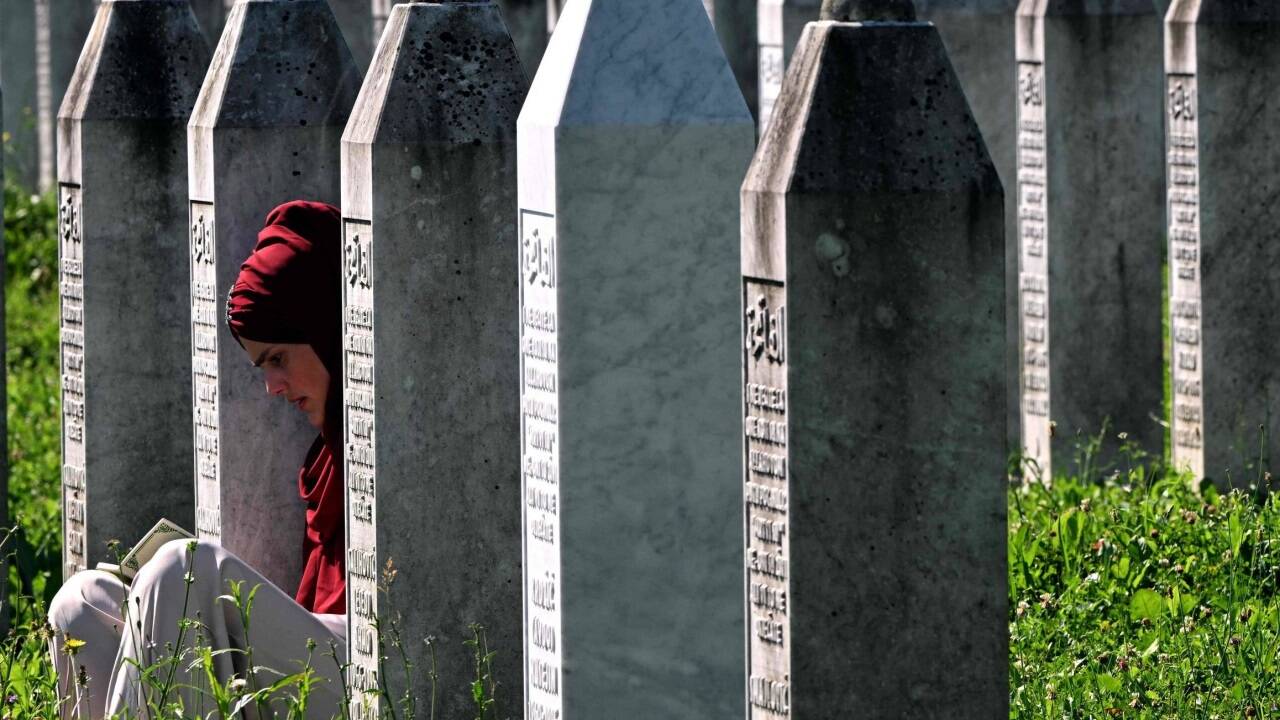Vor 30 Jahren verübten bosnisch-serbische Truppen einen Genozid. Vor 30 Jahren verübten bosnisch-serbische Truppen einen Genozid.