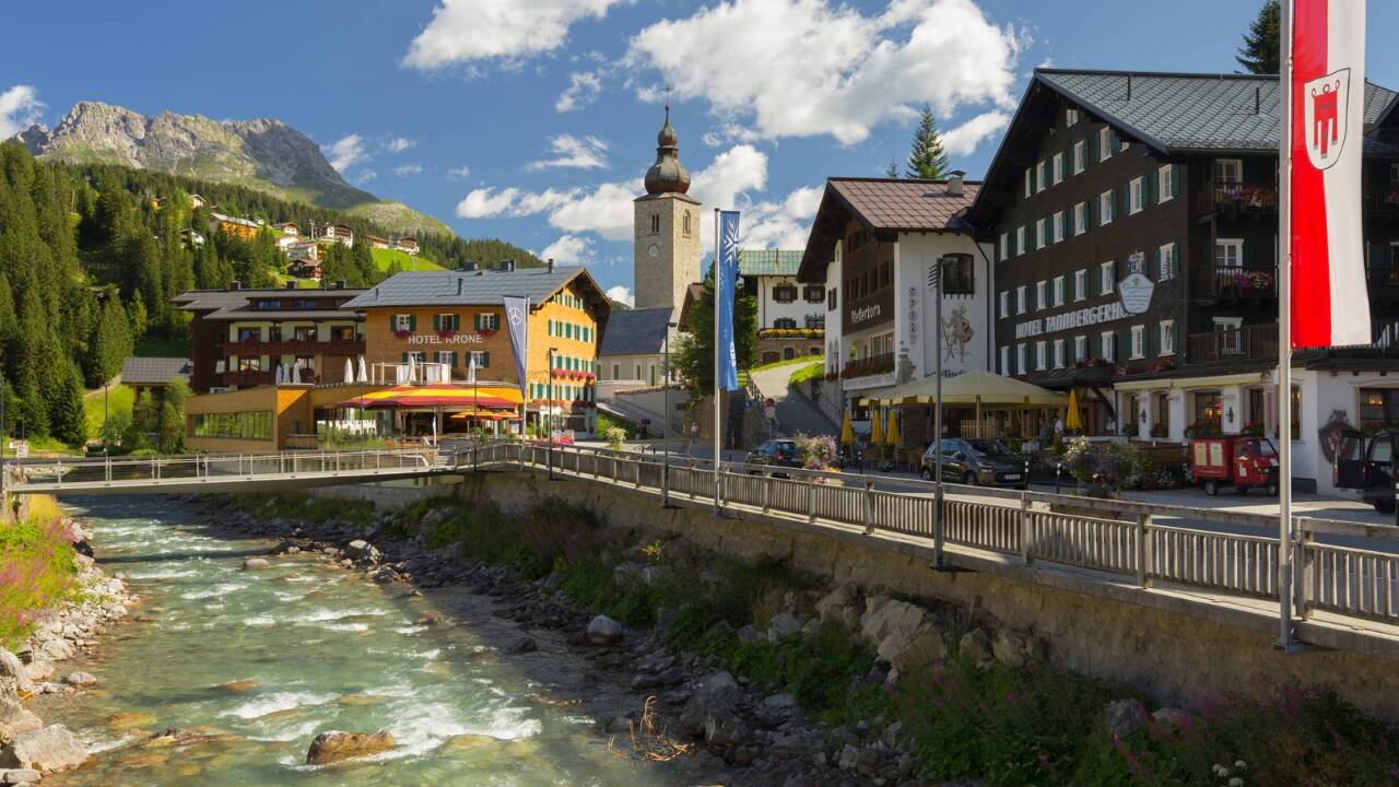Lech am Arlberg ist einer der internationalen Tourismus-Hotspots. Das wirkt sich auch auf den Immobilienmarkt aus. 