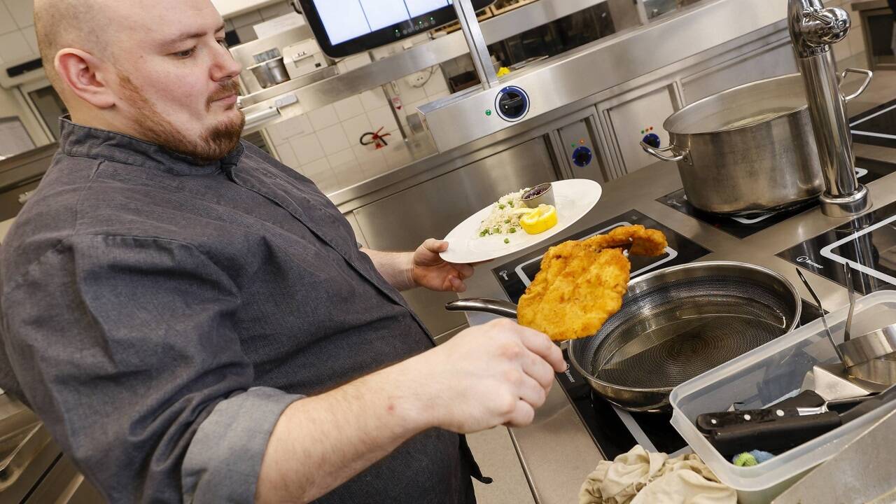 Überraschenderweise steigt auch die Arbeitslosigkeit im Bereich Gastronomie und Hotellerie im Bundesland (Symbolbild). Überraschenderweise steigt auch die Arbeitslosigkeit im Bereich Gastronomie und Hotellerie im Bundesland (Symbolbild).