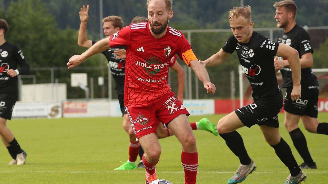 Ex-Profi Michael Perlak wechselte erst im Sommer von Kuchl zum Salzburg-Ligisten SAK. Ex-Profi Michael Perlak wechselte erst im Sommer von Kuchl zum Salzburg-Ligisten SAK.