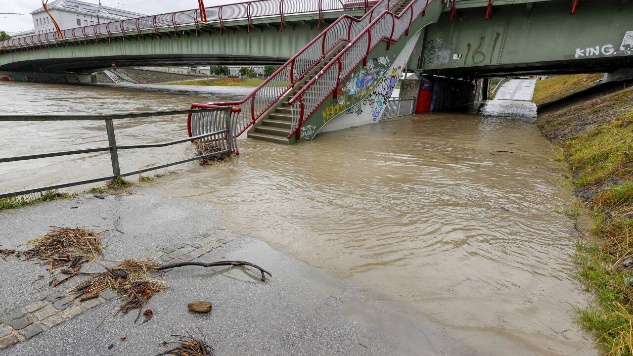 Radunterführungen an der Salzach sind gesperrt. 