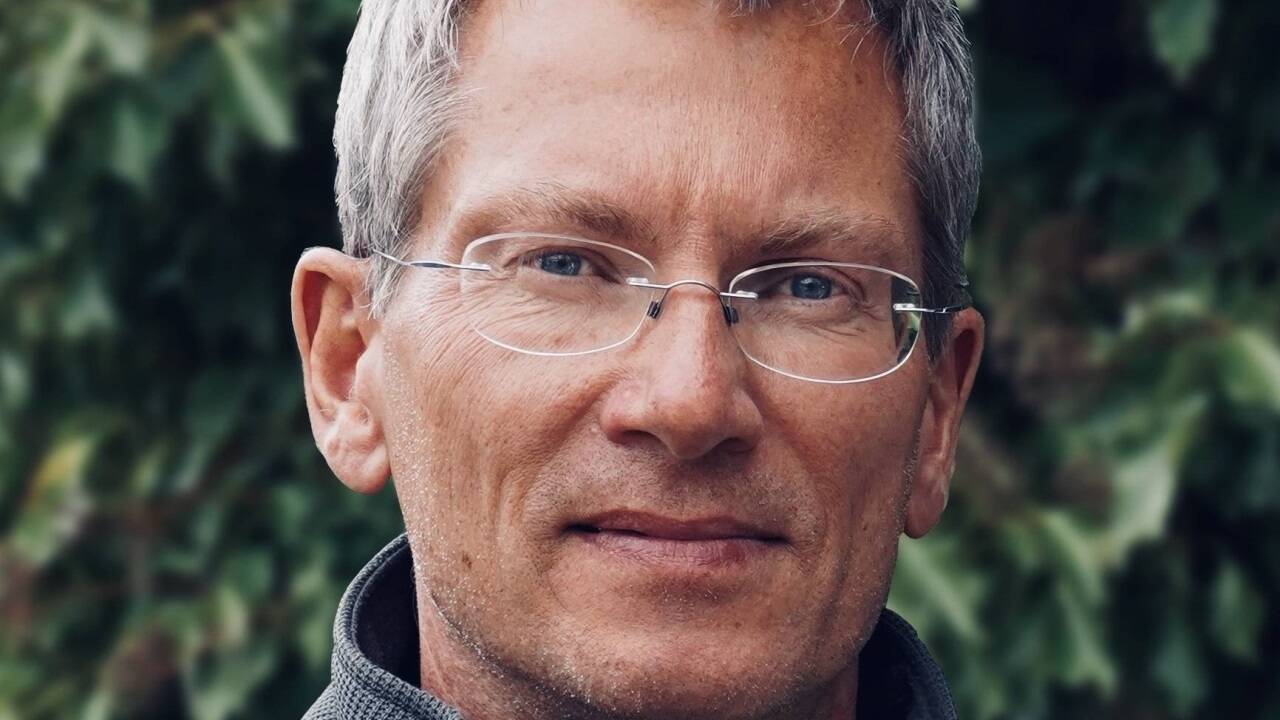 Der ehemalige langjährige Rechts- und Personalchef von Red Bull, Volker Viechtbauer, sitzt auch im PMU-Stiftungsrat – und bedauert den Abgang von Kanzlerin Pedit.  