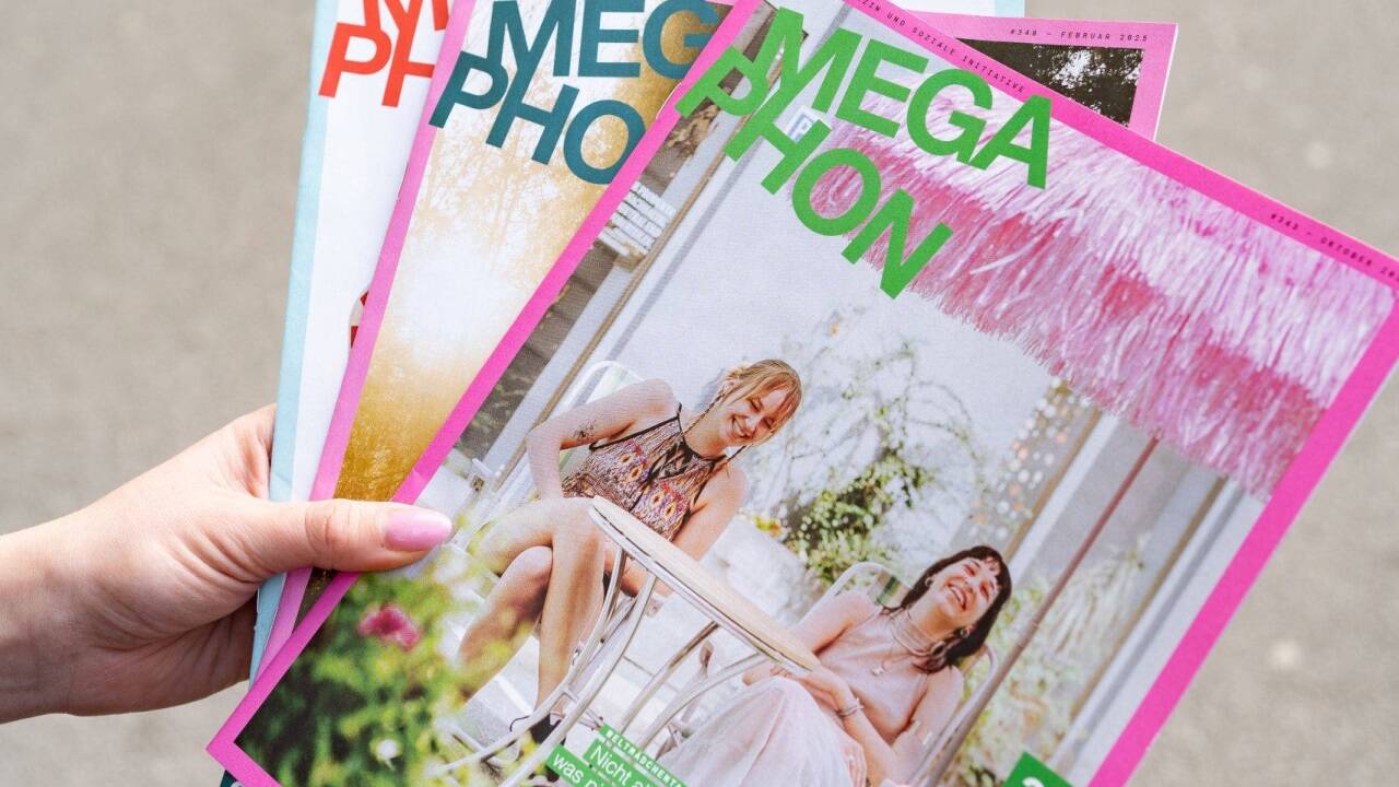 Die Grazer Straßenzeitung „Megaphon“ kämpft nach der Streichung von Förderungen um ihre Existenz und hat ein Crowdfunding ins Leben gerufen. Die Grazer Straßenzeitung „Megaphon“ kämpft nach der Streichung von Förderungen um ihre Existenz und hat ein Crowdfunding ins Leben gerufen.
