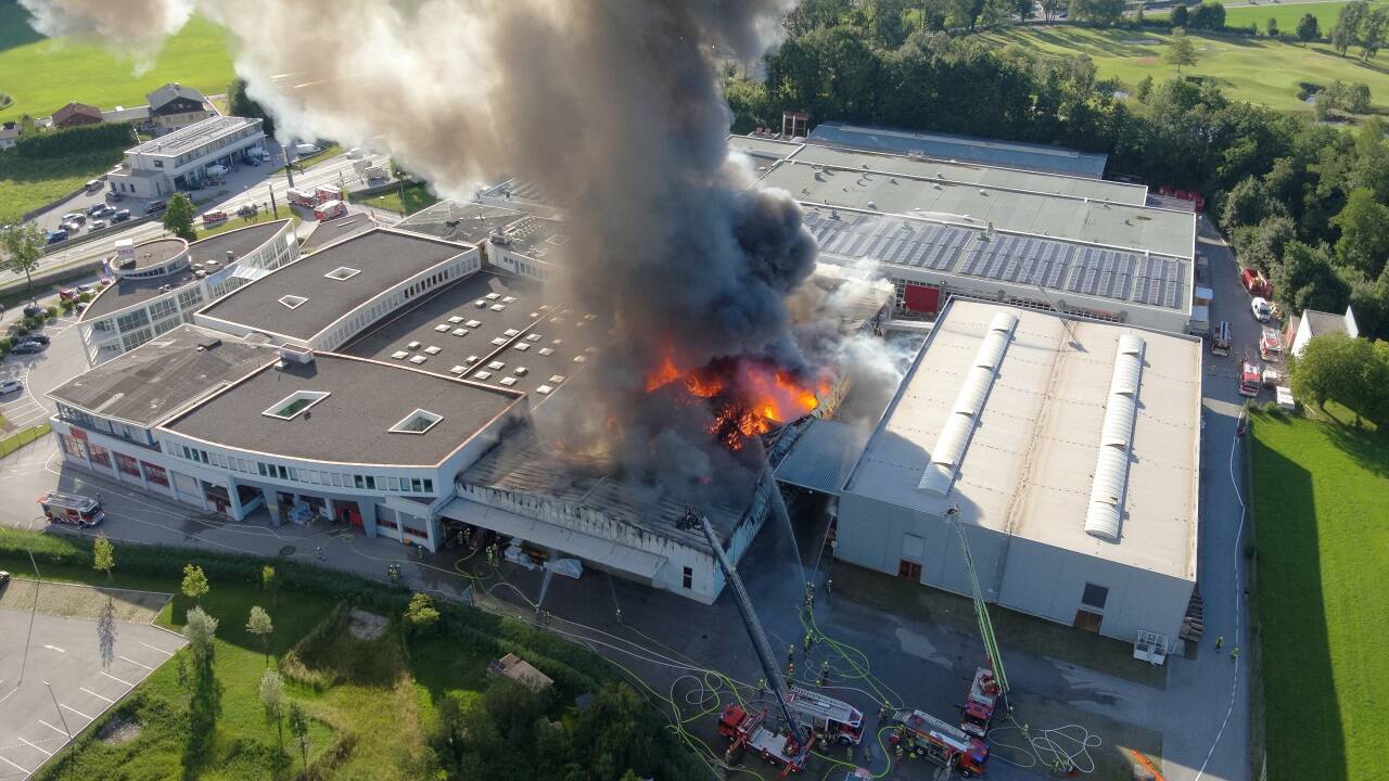 Großbrand bei Emco in Hallein-Rif. 