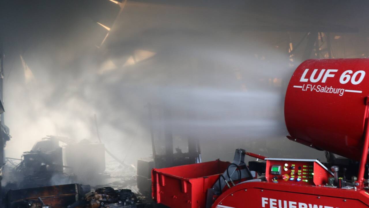 Großbrand bei Emco in Hallein-Rif. 