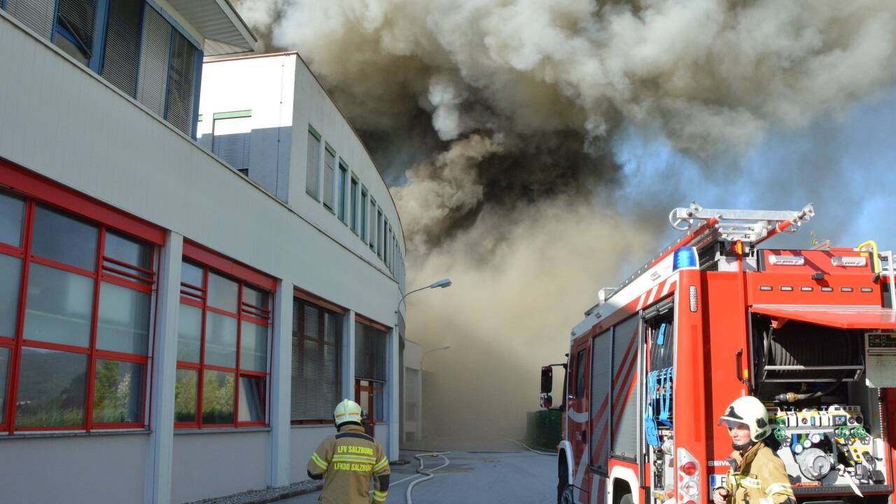 Großbrand bei Emco in Hallein-Rif. 