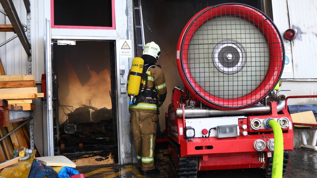 Großbrand bei Emco in Hallein-Rif. 