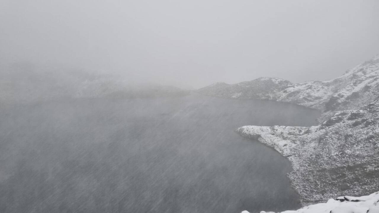 Auf dem Berg herrschten niedrige Temperaturen und Schneefall. 