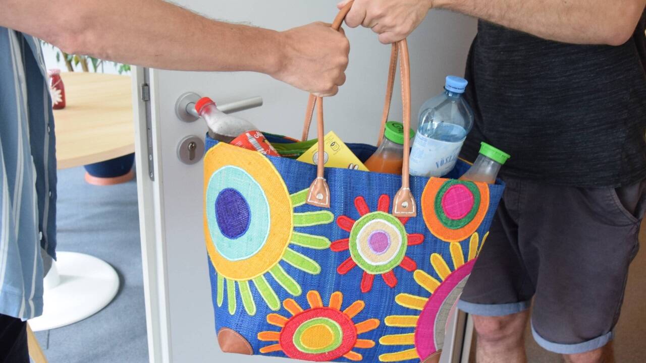 In Salzburg ist es seit dem 5. Juli nicht mehr möglich, sich sämtliche Waren vom Supermarkt nach Hause liefern zu lassen.   In Salzburg ist es seit dem 5. Juli nicht mehr möglich, sich sämtliche Waren vom Supermarkt nach Hause liefern zu lassen.
