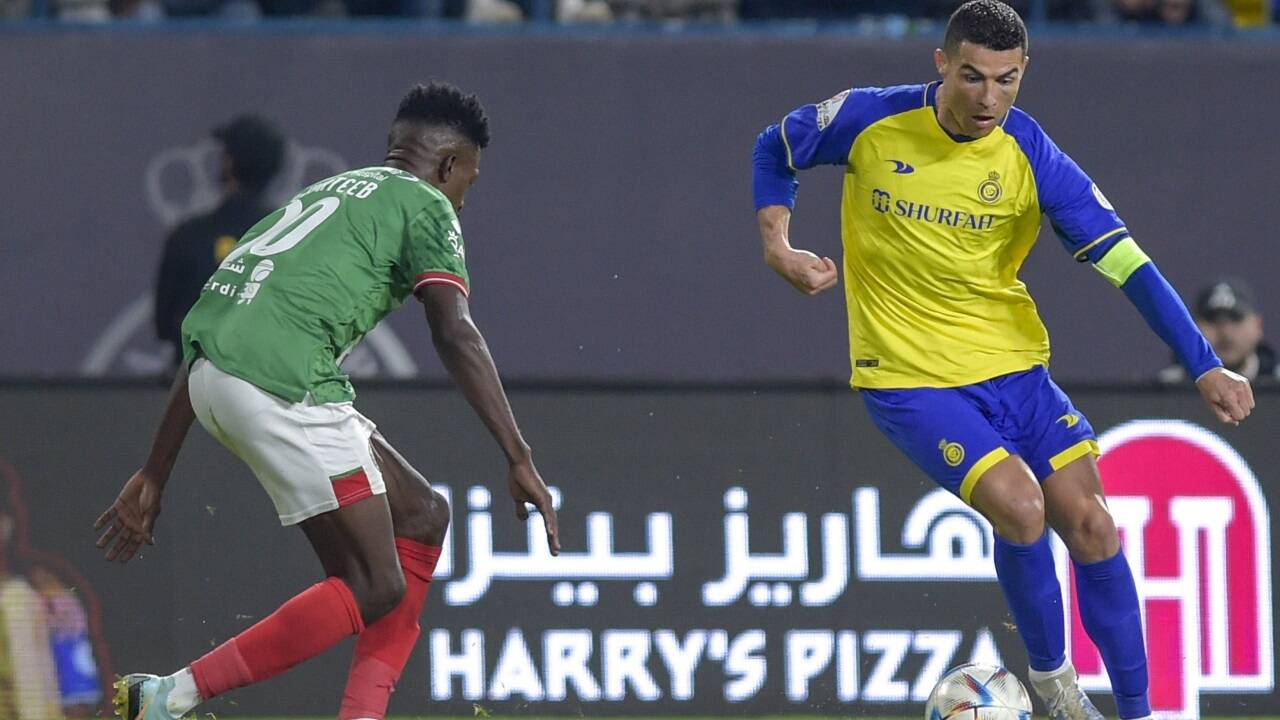 Der fünffache Weltfußballer Cristiano Ronaldo (r.) wird mit seinem Club Al-Nassr in Salzburg drei Testspiele bestreiten. Der fünffache Weltfußballer Cristiano Ronaldo (r.) wird mit seinem Club Al-Nassr in Salzburg drei Testspiele bestreiten.