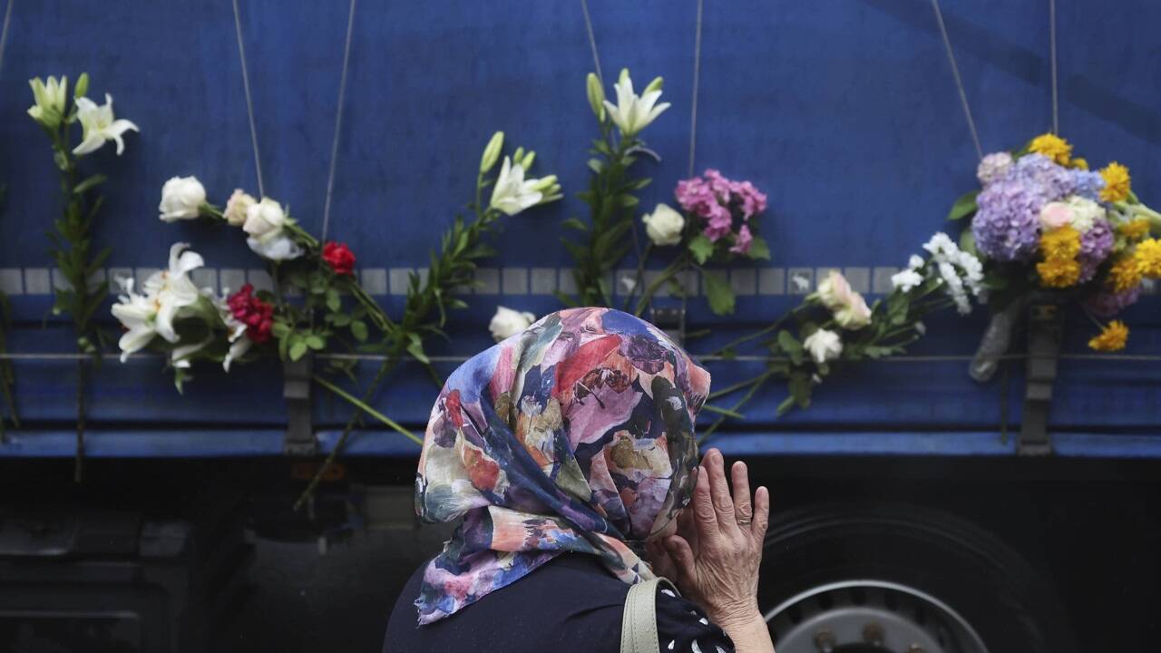 Auch 30 Jahre nach dem Völkermord in Srebrenica sind noch nicht alle Opfer identifiziert. Am 11. Juli gibt es erneut späte Beisetzungen. Auch 30 Jahre nach dem Völkermord in Srebrenica sind noch nicht alle Opfer identifiziert. Am 11. Juli gibt es erneut späte Beisetzungen.