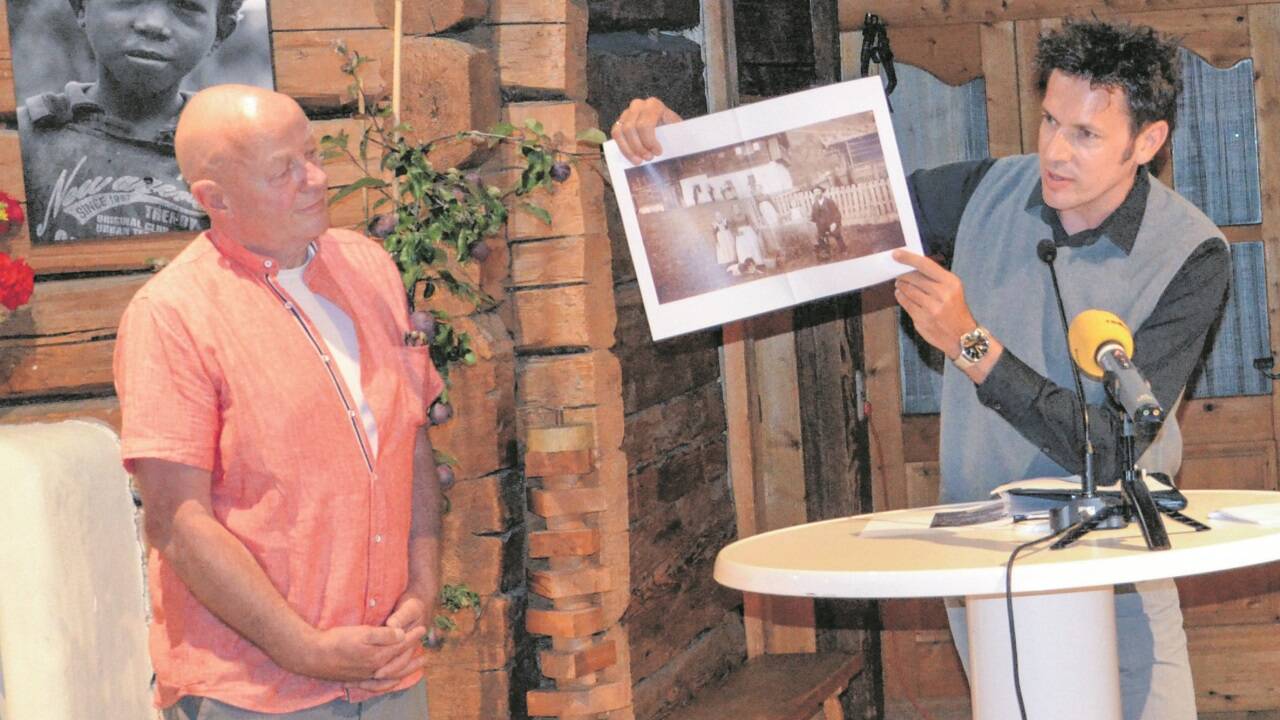 Charly Rabanser (l.) und Robert Kleindienst (Moderator) warfen mit Experten einen Blick auf das Leben der Dienstboten.  