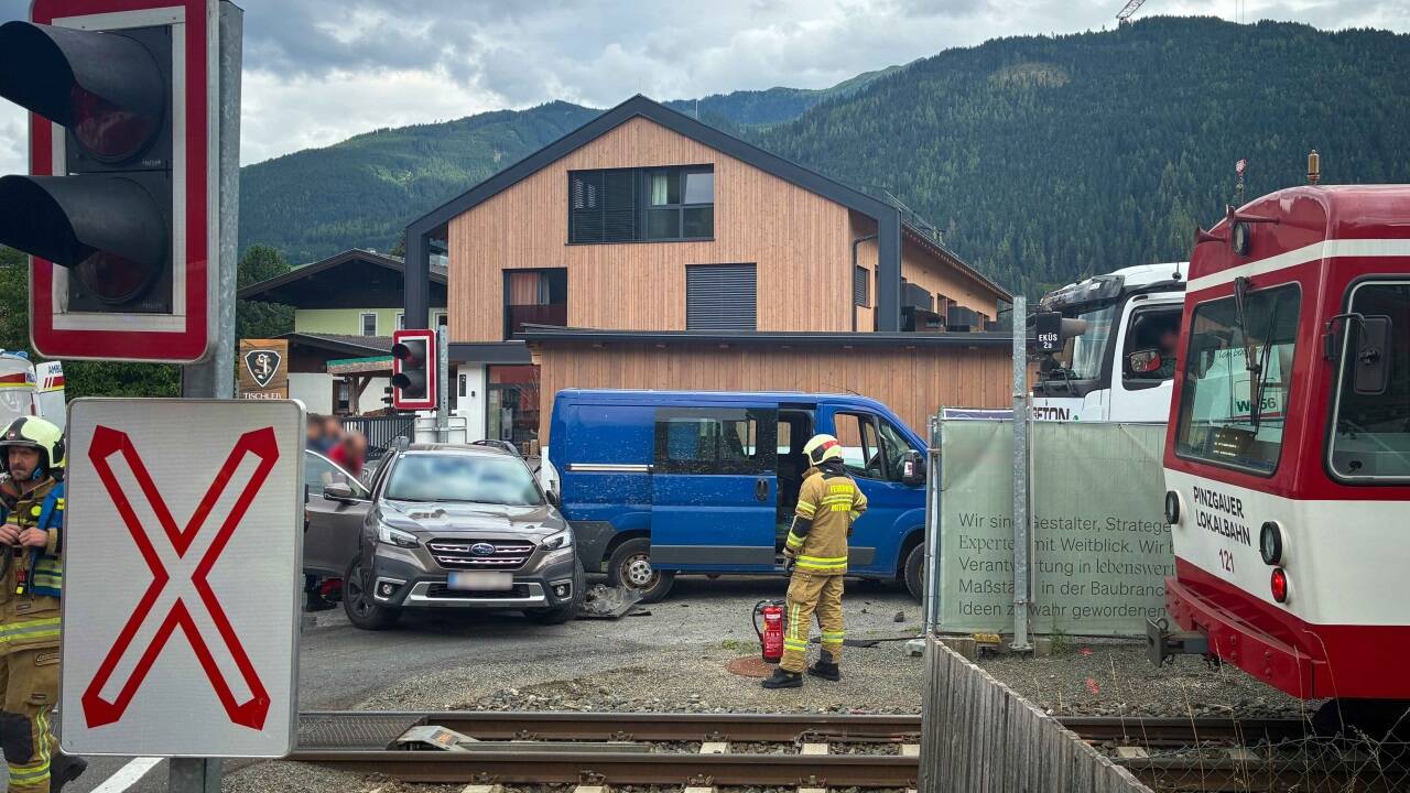 Zum Zusammenstoß kam es auf der Eisenbahnkreuzung Burk in Mittersill. 
