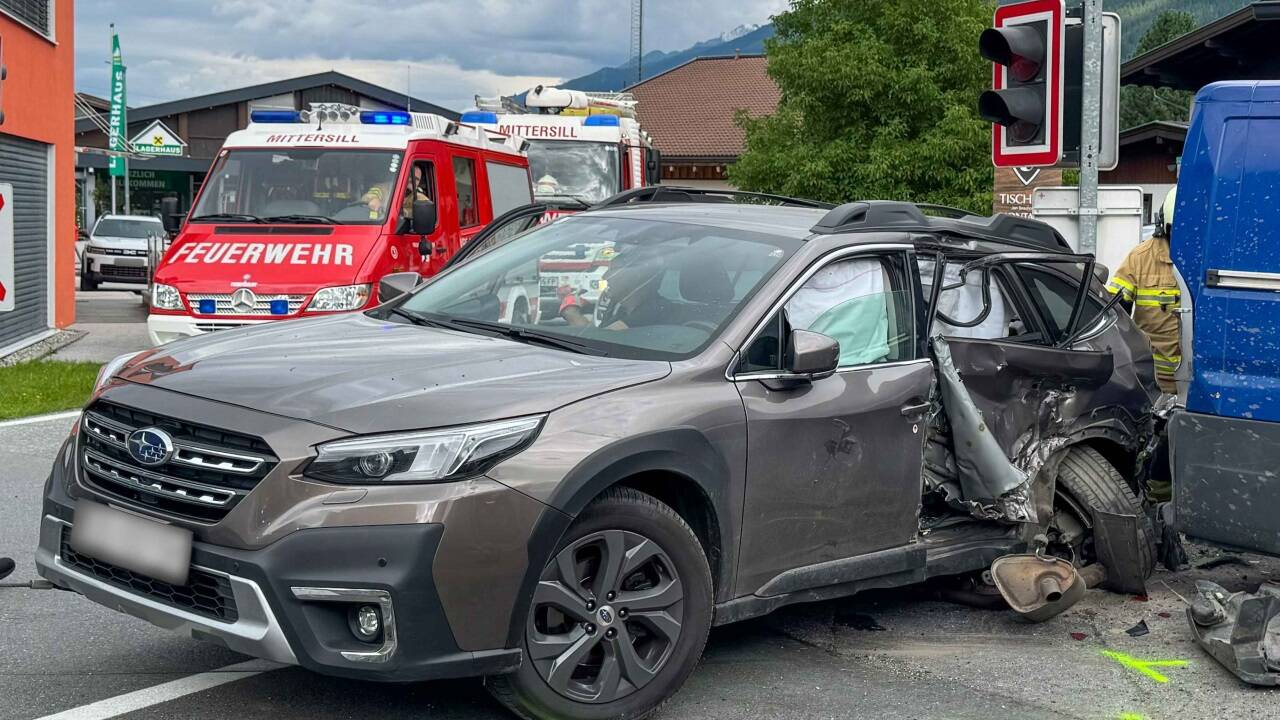 Der Lenker wurde leicht verletzt. 