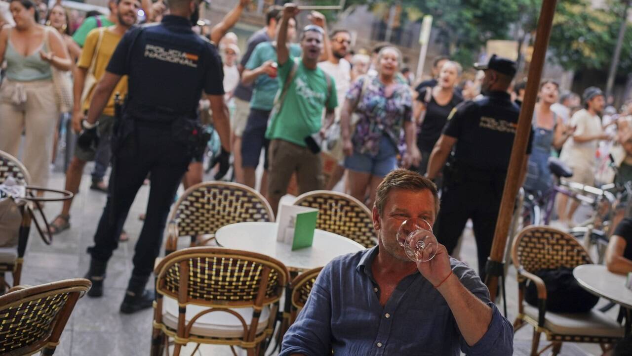 Vorne: Aperitif, hinten: Aggression. Vorne: Aperitif, hinten: Aggression.