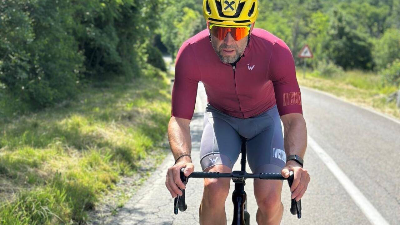 Andreas Prommegger legt die Basis für seine Fitness auf dem Rennrad.  