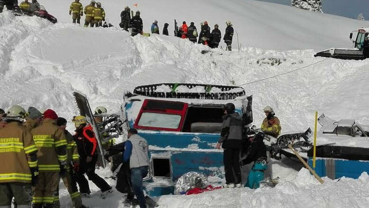 Unfall mit Pistenraupe in Saalbach: Erst nach zwei Stunden befreit Unfall mit Pistenraupe in Saalbach: Erst nach zwei Stunden befreit