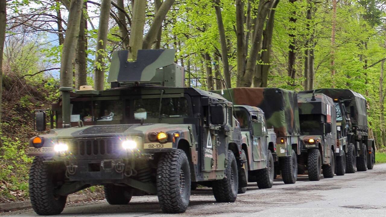 Ein US-Militärtransport auf dem Weg durch Österreich. 