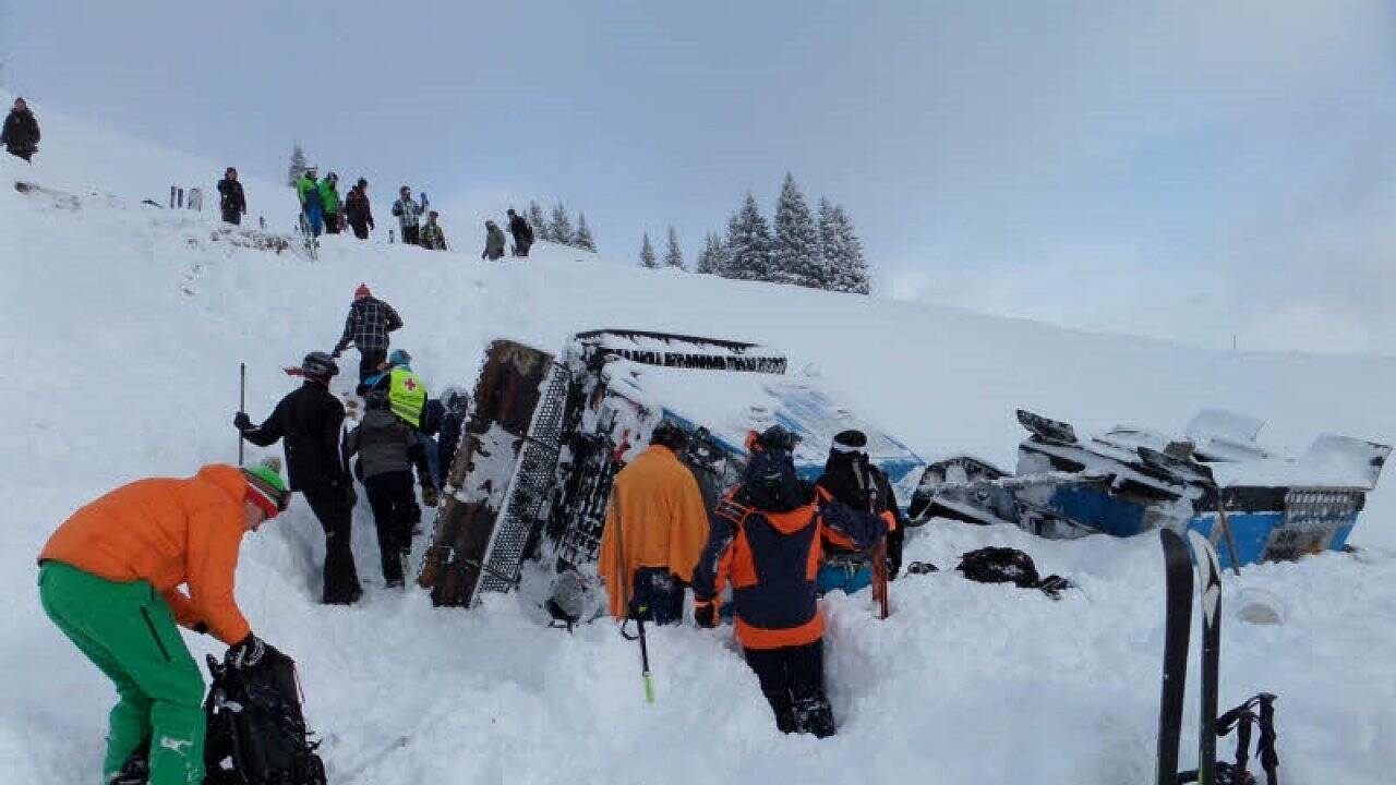 Unfall mit Pistenraupe in Saalbach: Erst nach zwei Stunden befreit Unfall mit Pistenraupe in Saalbach: Erst nach zwei Stunden befreit