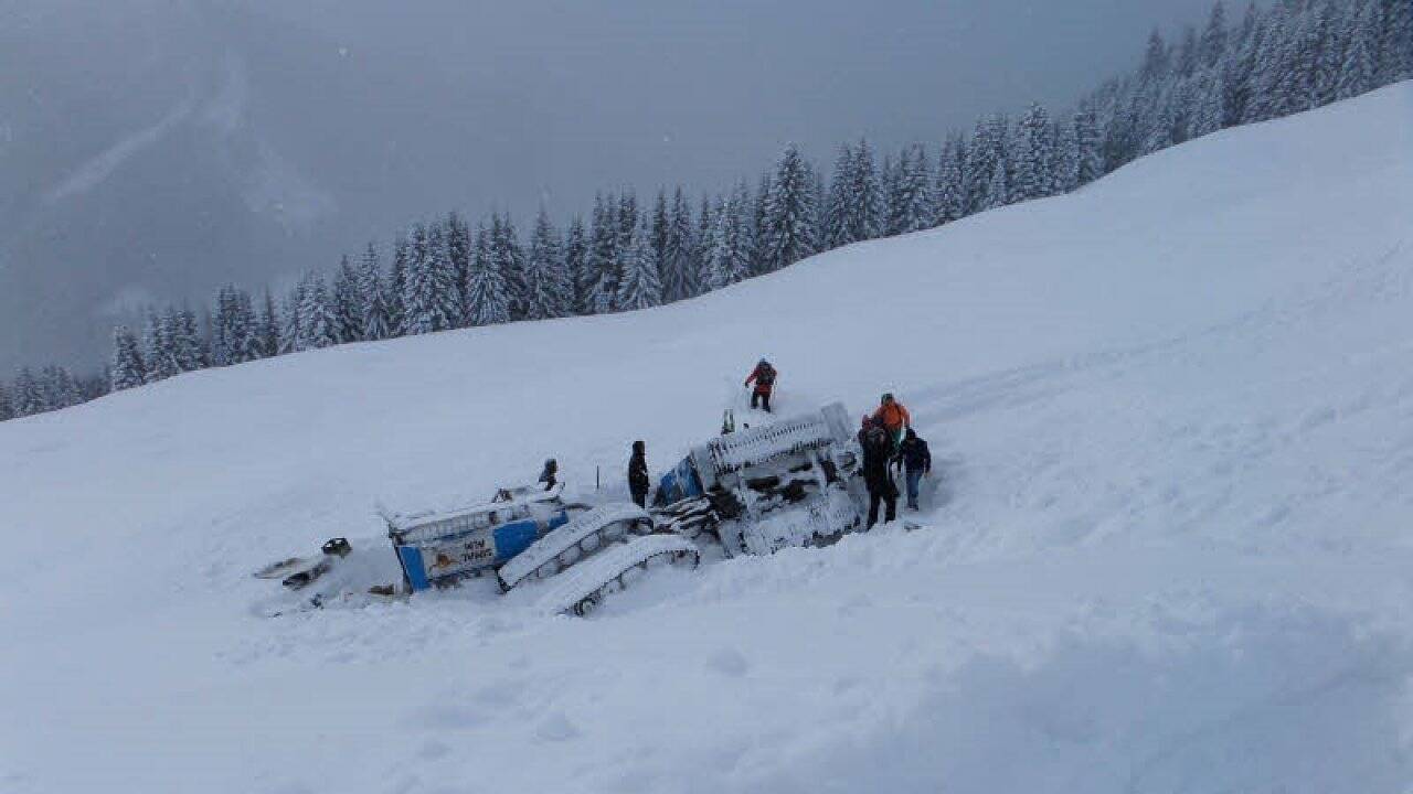 Unfall mit Pistenraupe in Saalbach: Erst nach zwei Stunden befreit Unfall mit Pistenraupe in Saalbach: Erst nach zwei Stunden befreit