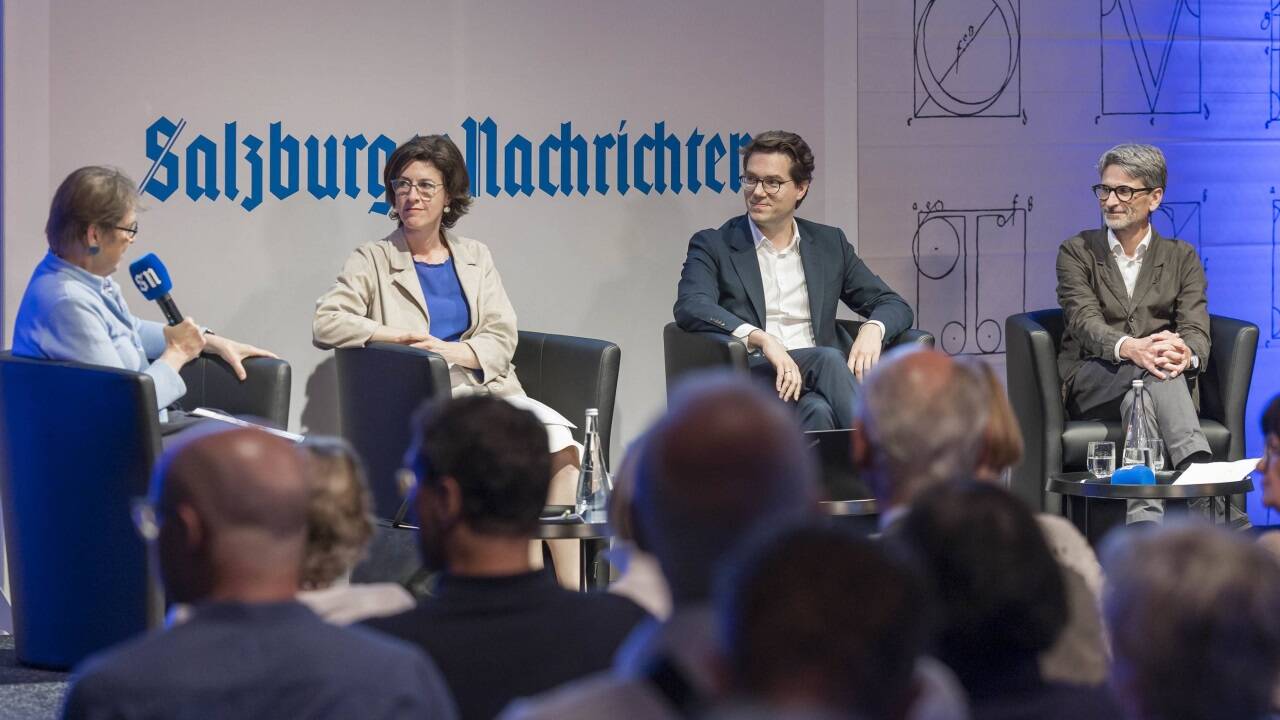 Podiumsgespräch über Kulturbaustellen in Salzburg im SN-Saal. 