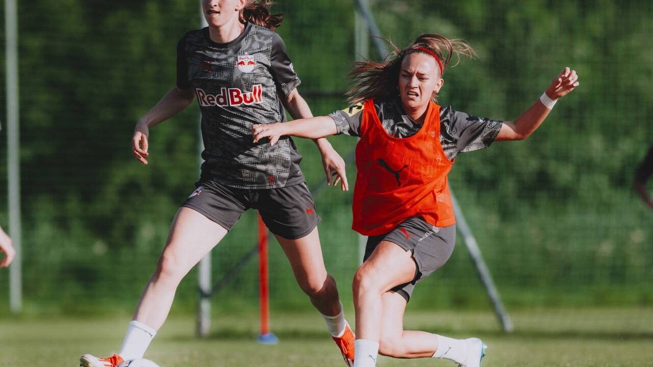 Die Red-Bull-Frauen (im Bild Greta Spinn und Vina Crnoja) kennen ihren Auftaktgegner im Cup.  