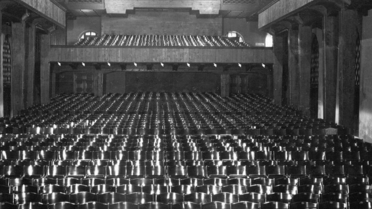 Zuschauerraum in dem am 13. August 1925 eröffneten Salzburger Festspielhaus.  