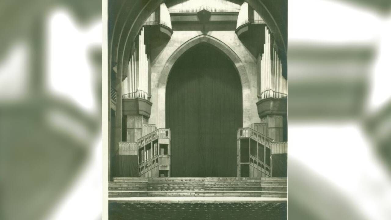 1925: Bühne im ersten Festspielhaus. 