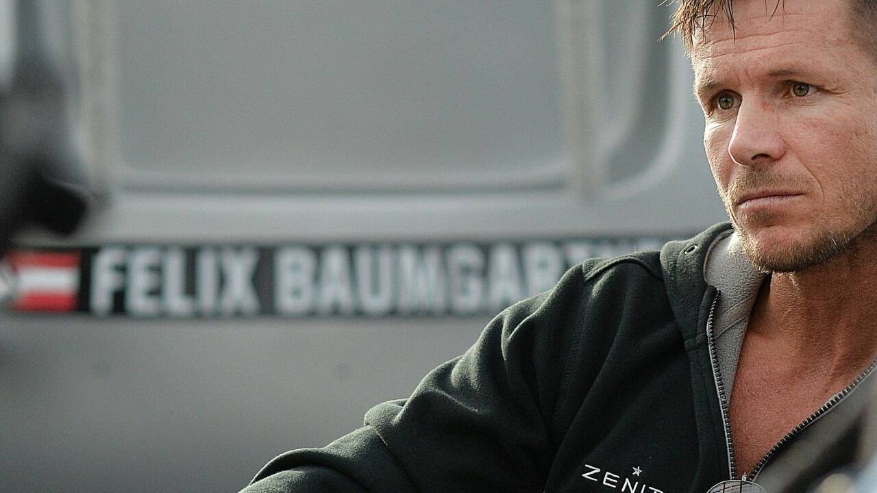 Felix Baumgartner starb im Alter von 56 Jahren bei einem Unfall mit einem Motor-Paraglider. 