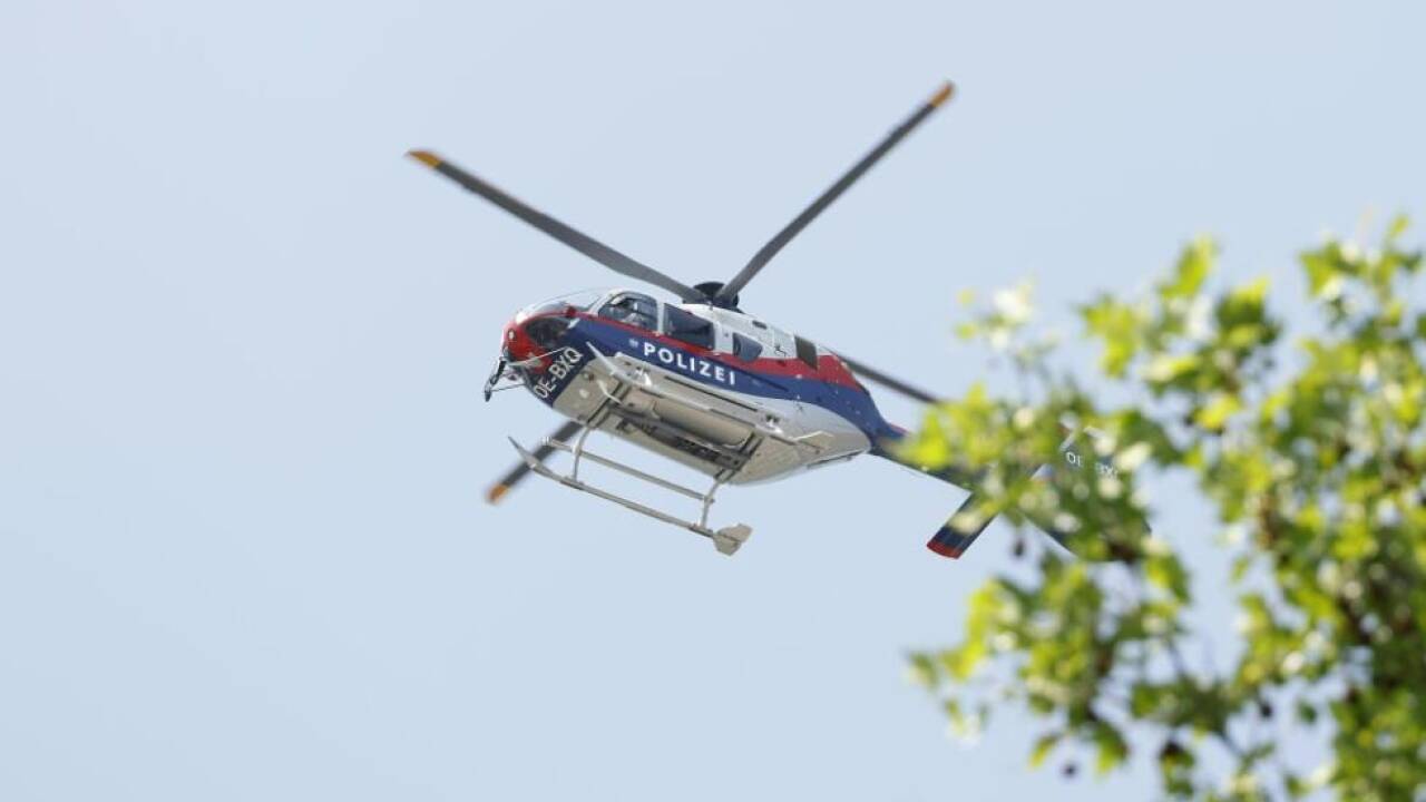 Auch ein Polizeihubschrauber war in Linz im Einsatz Auch ein Polizeihubschrauber war in Linz im Einsatz