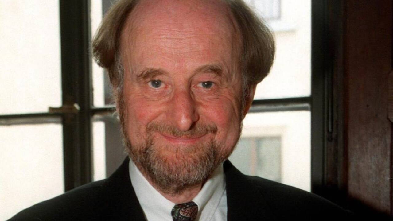Sir Roger Norrington erhielt 1999 das Österreichische Ehrenkreuz Sir Roger Norrington erhielt 1999 das Österreichische Ehrenkreuz